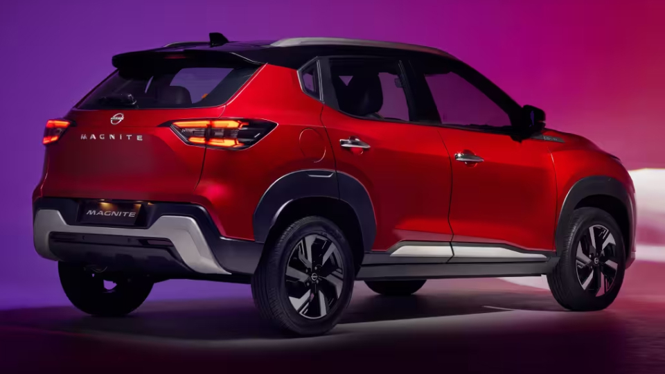 نسخه فرمان چپ نیسان مگنایت